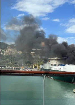 barcelona-port-fire-smoke-cargo-terminal barcelona-port-fire-smoke-cargo-terminal